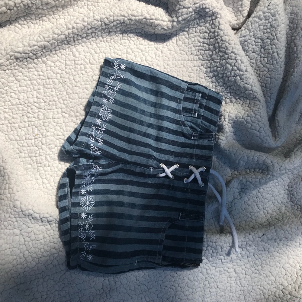 lace up shorts